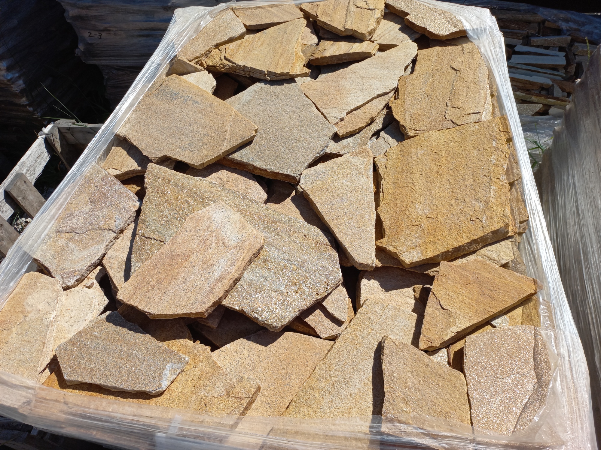 Плитняк златолит жёлтый золотистый для фасада 1,5-3см купить в Ногинску