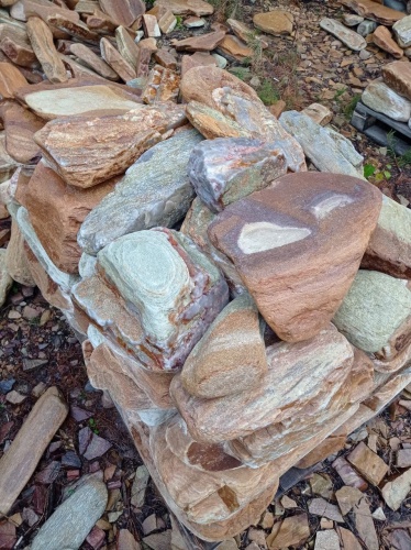 Златолит жёлтый, жёлто-зелёный глыбки и валуны для ланшафтного дизайна купить в Ногинску