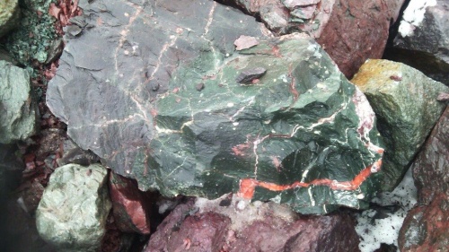 Гигантские зелёные валуны для ландшафтного дизайна весом более 5 тонн купить в Ногинску