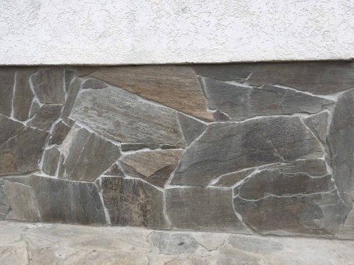 Плитняк златолит Уральский для цоколя, отмостки купить в Ногинску