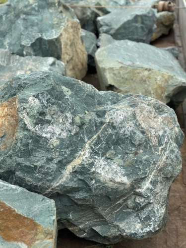 Камни для ландшафтного дизайна зелёные 10-60 килограмм купить в Ногинску