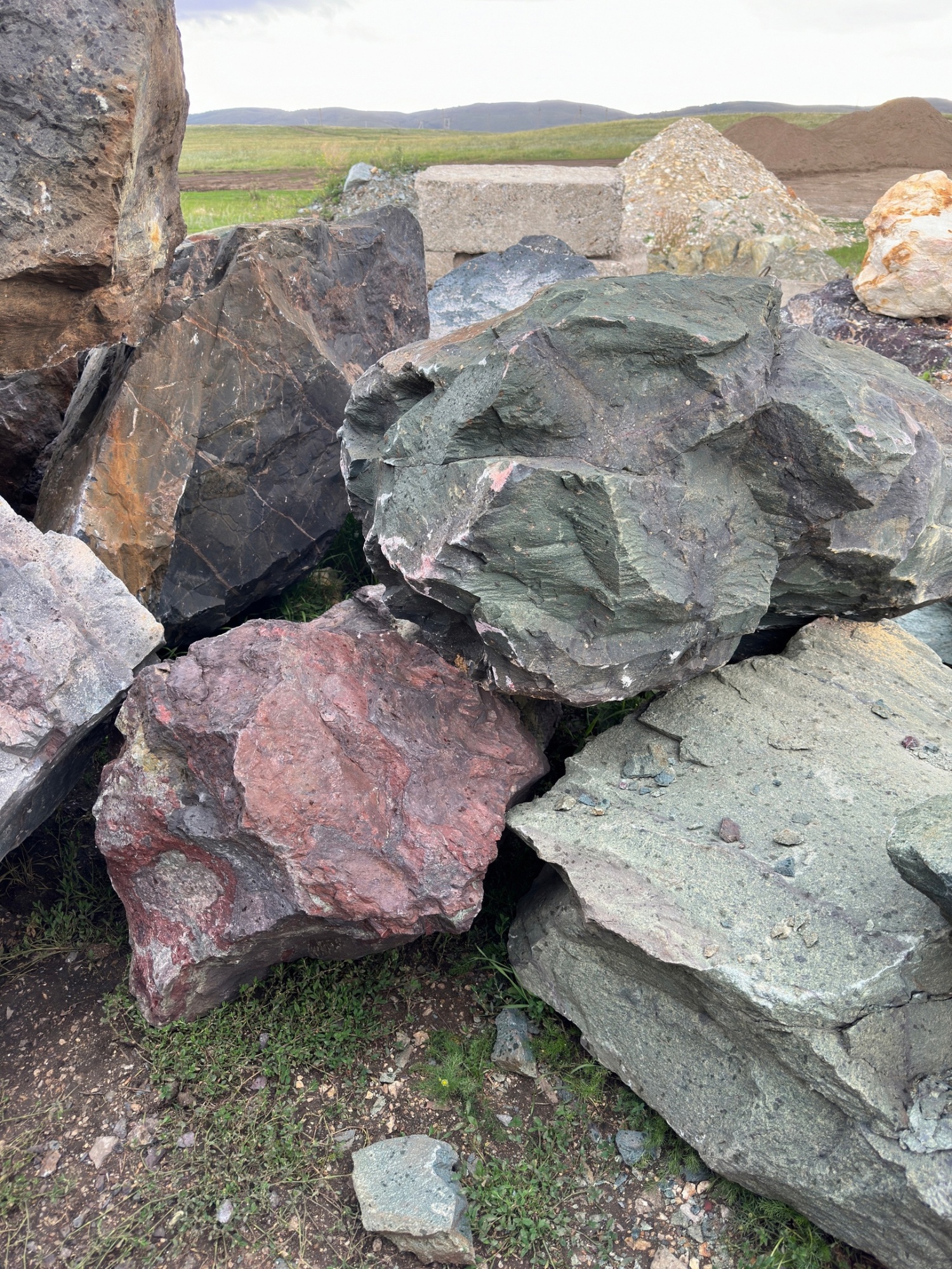 Камни для ландшафтного дизайна зелёные 10-60 килограмм купить в Ногинску