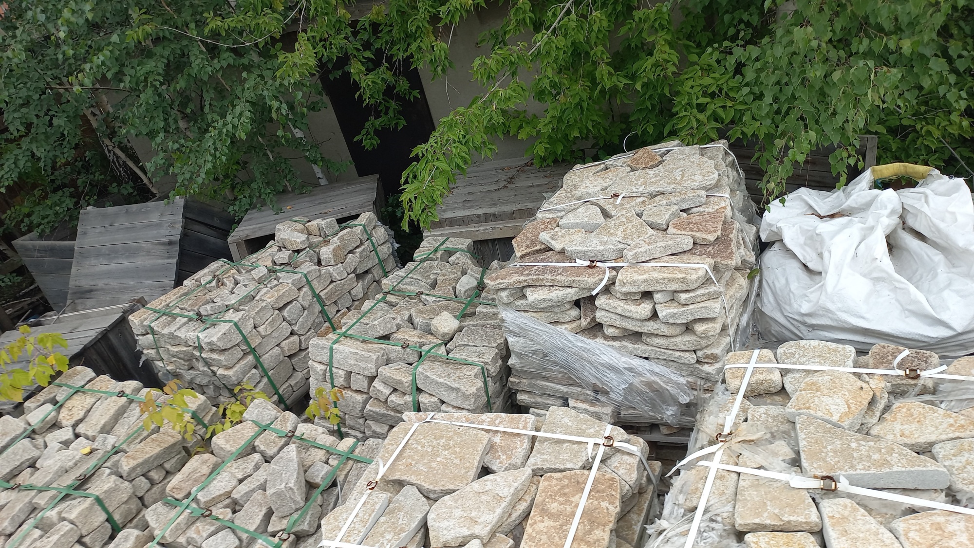 Плитняк гранитный галтованный купить в Ногинску