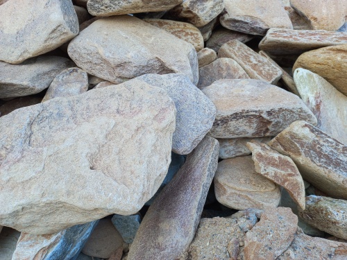 Златолит жёлтый, жёлто-зелёный глыбки и валуны для ланшафтного дизайна купить в Ногинску