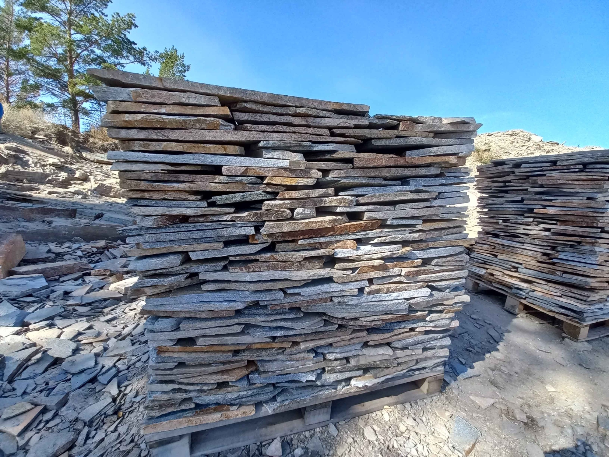 Плитняк златолит серебристый для фасада купить в Ногинску