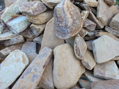 Златолит жёлтый, жёлто-зелёный глыбки и валуны для ланшафтного дизайна купить в Ногинску