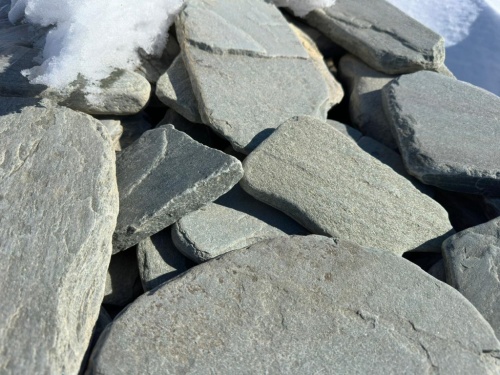 Плитняк златолит зелёный галтованный для цоколя купить в Ногинску