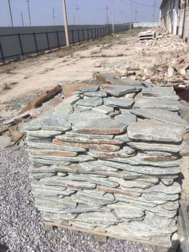 Златолит серебристый галтованный для лестниц купить в Ногинску