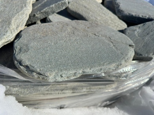 Плитняк златолит зелёный галтованный для мощения на бетон купить в Ногинску