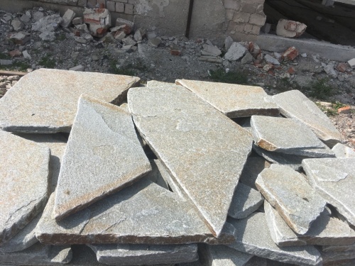 Златолит серебристый галтованный для лестниц купить в Ногинску